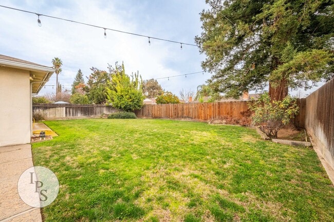 Building Photo - Fresno Eastside Home, 3BR/2BA, Modern Upgr...