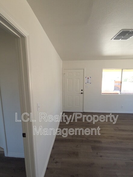 Building Photo - 44085 Palm Ave