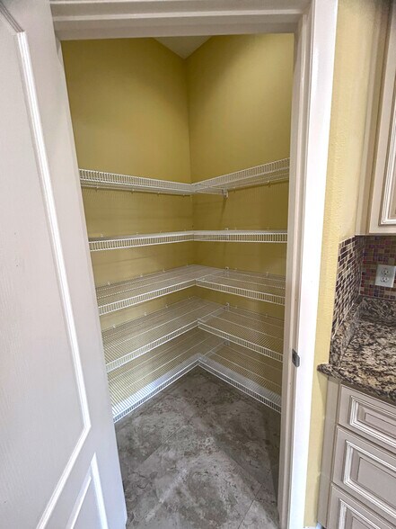 Building Photo - 3 Wilden Pl