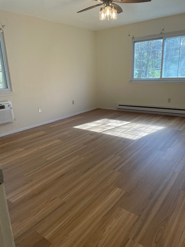 Building Photo - 434 Fox Run Ln