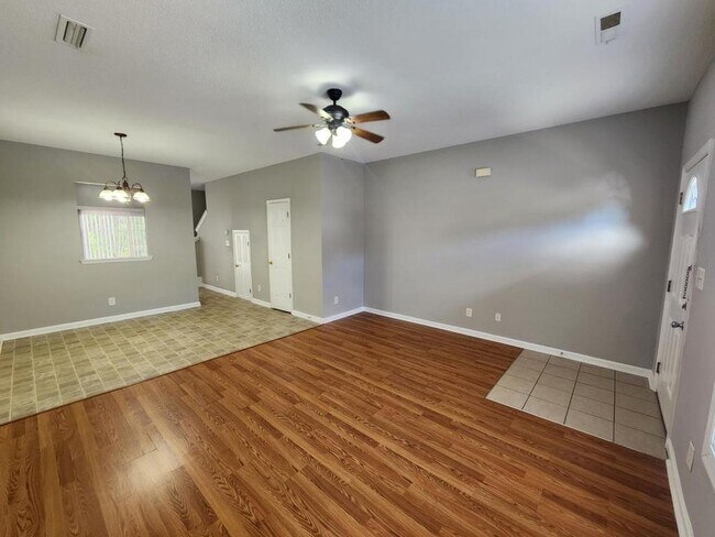 Building Photo - 111 Maddux Ln