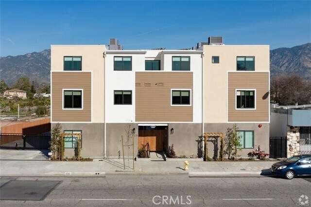 Building Photo - 4251 E Live Oak Ave