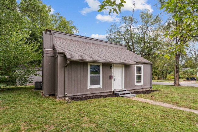 Building Photo - Charming 2 Bedroom, 2 Bath with Extra Loft Space Available Now!