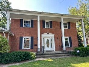 Building Photo - 119 W 41st St