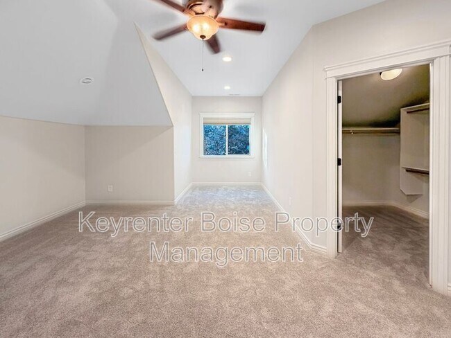 Building Photo - 1141 E Crowne Pointe Dr