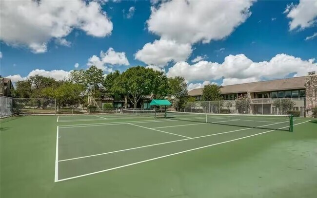 Building Photo - 222 T Bar M Dr