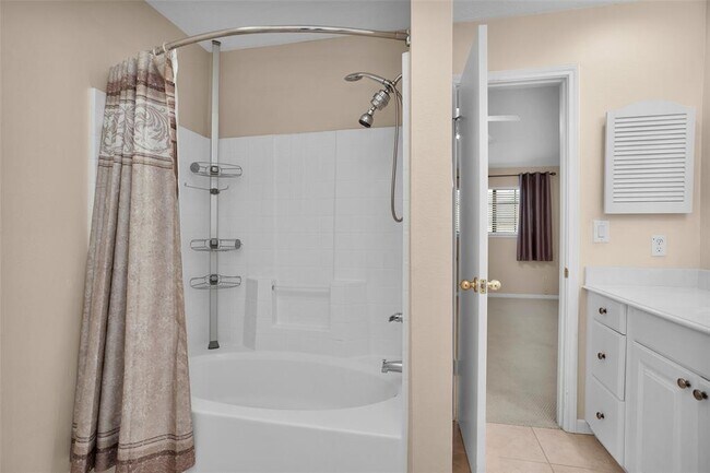 Building Photo - 938 Memorial Village Dr
