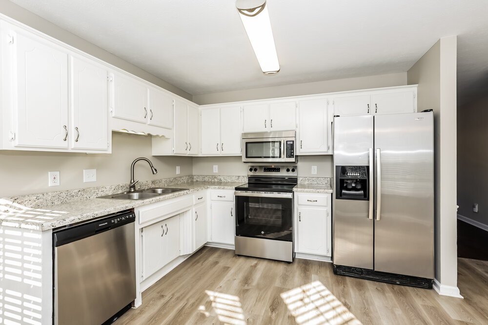 Building Photo - 610 E Lake Cove