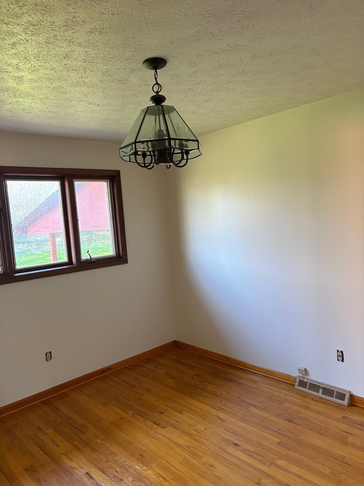 Building Photo - 2921 Woodlawn Dr