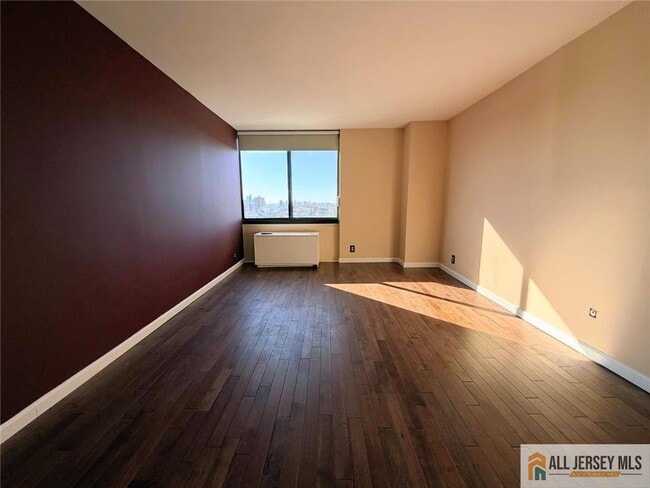 Building Photo - 770 Anderson Ave