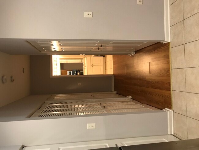 Primary Photo - 709 W 15th St