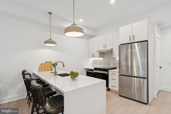 Building Photo - 30 W Allens Ln