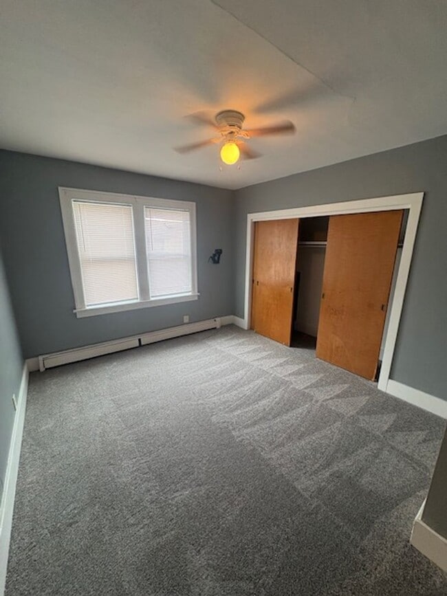 Building Photo - 2405 N Sheridan Rd