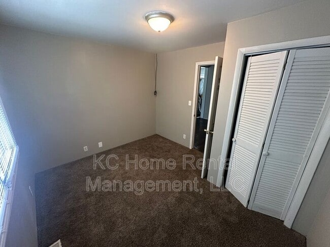 Building Photo - 10905 E 47th St
