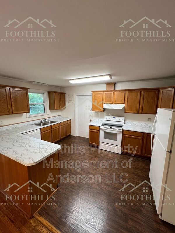 Building Photo - 502 Walden Pkwy