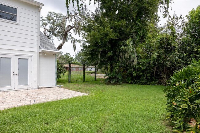 Building Photo - 615 Valle Vista Dr