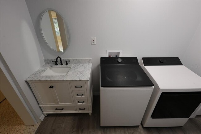 Building Photo - 1040 Charles St