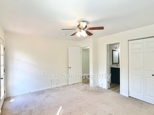 Building Photo - 839 Little Bay Ave