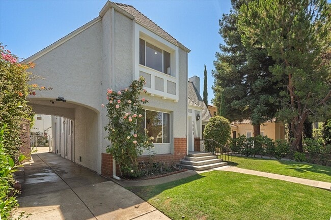 Building Photo - 4 Bed • 3 Bath • 2,135 Sq Ft (Main House) ...
