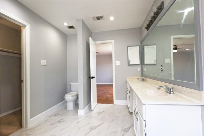 Building Photo - 815 Valleycreek Rd