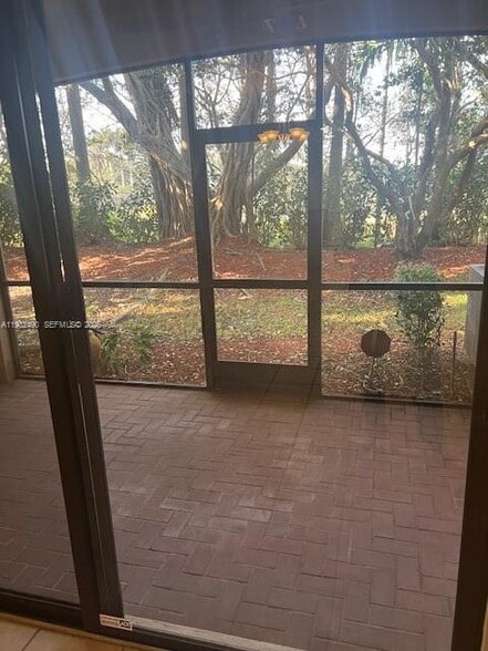 Building Photo - 3825 Tree Top Dr