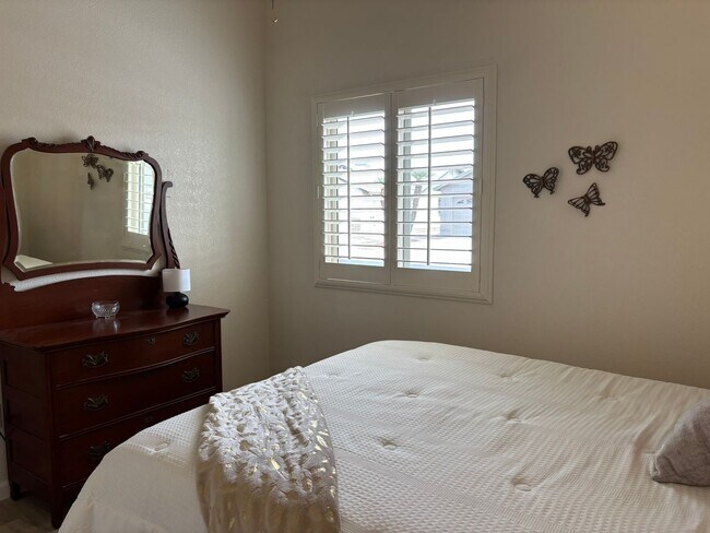 Building Photo - Lovely updated 3 bed 2 bath home in Leisure World a 45+ Active Adul Resort Community. Available J...