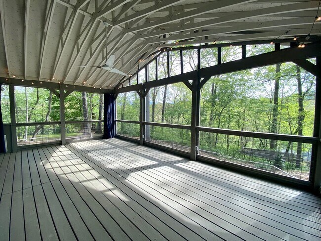 Building Photo - East AVL - Mid Century Modern Beauty in Bo...