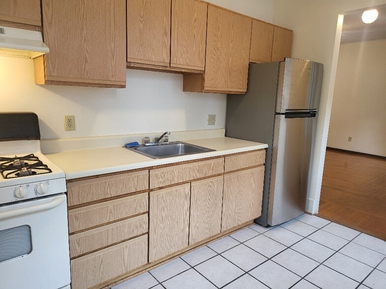 Building Photo - 46 Brighton St