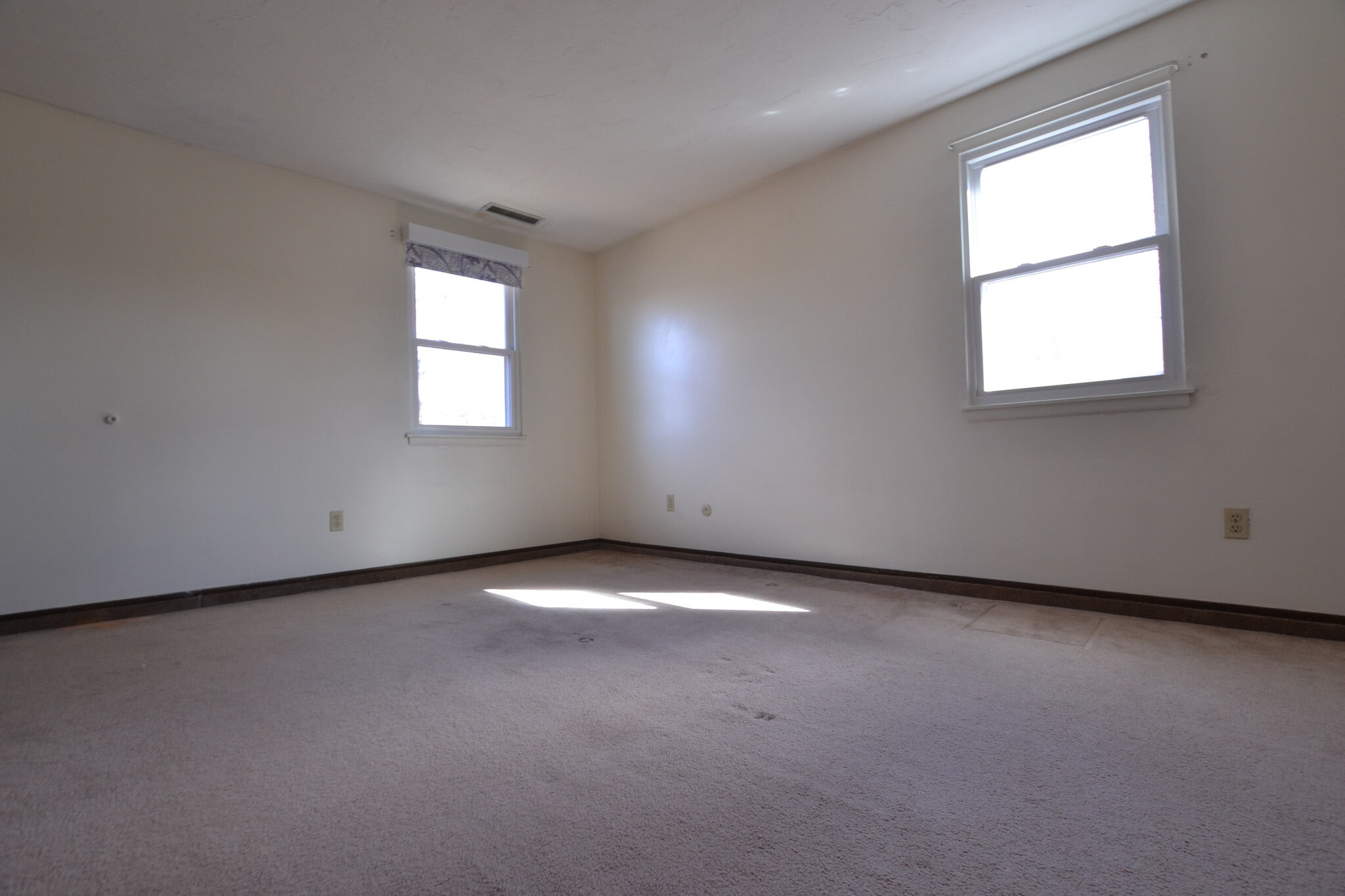 Building Photo - 2 General Greene Ave