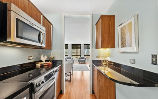 Building Photo - 260 E Chestnut St