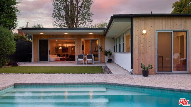 Building Photo - 13025 Addison St