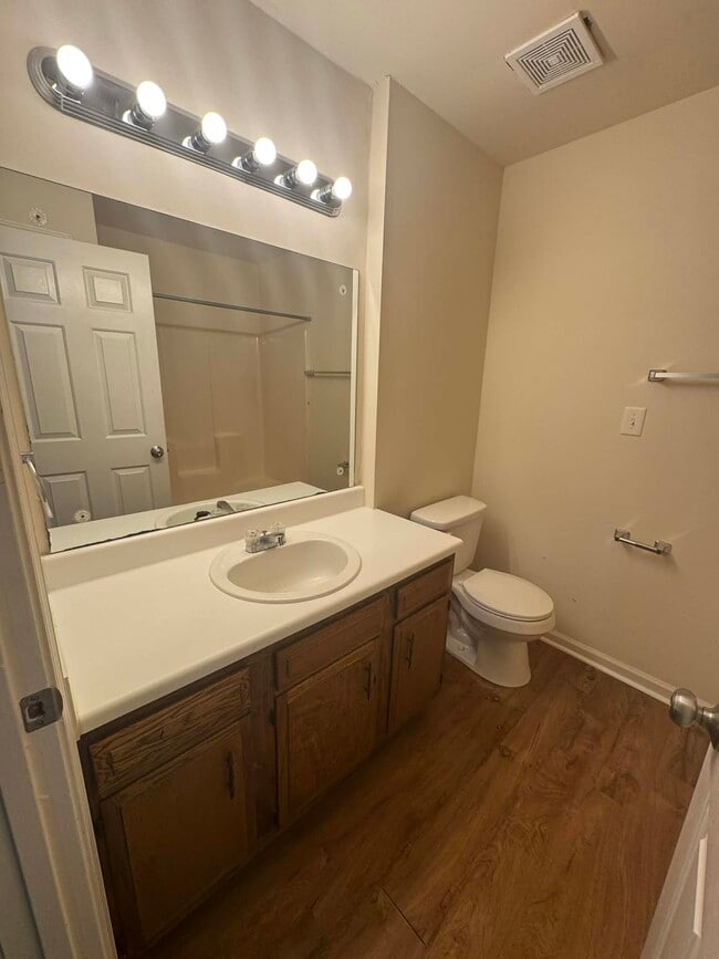 Building Photo - 1712 McGregor Ct