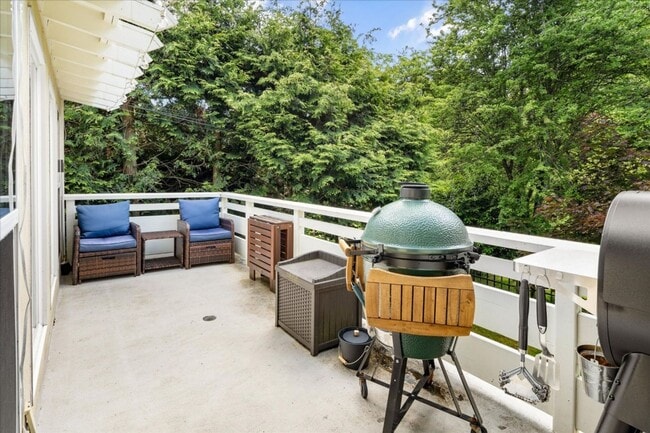 Building Photo - 2Bd/1.25Ba Seattle Townhouse