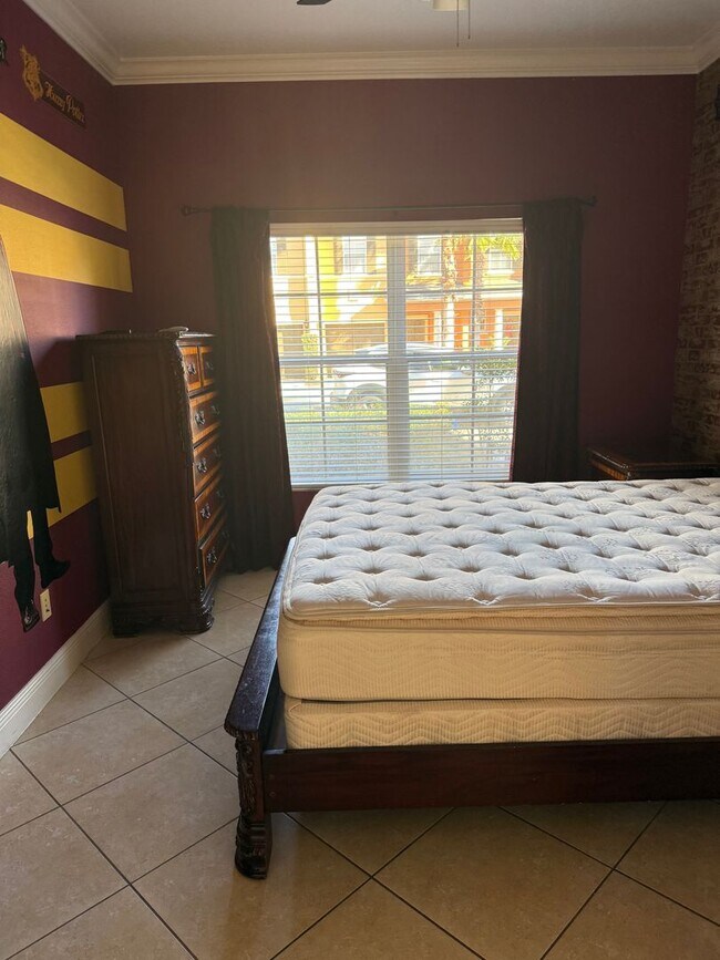 Building Photo - 860 Assembly Ct