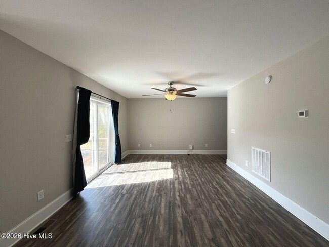 Building Photo - 203 S Pine St