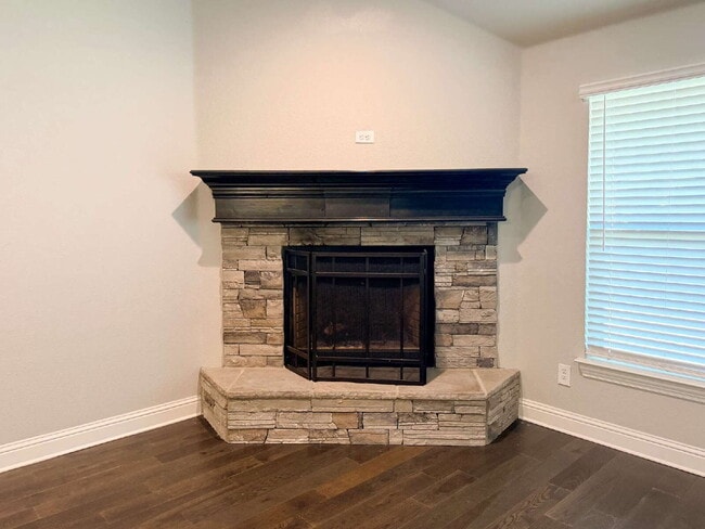 Building Photo - Charming 3-Bed Oasis with 2 Baths and Spacious 2045 Sq Ft Living in Burleson ISD!