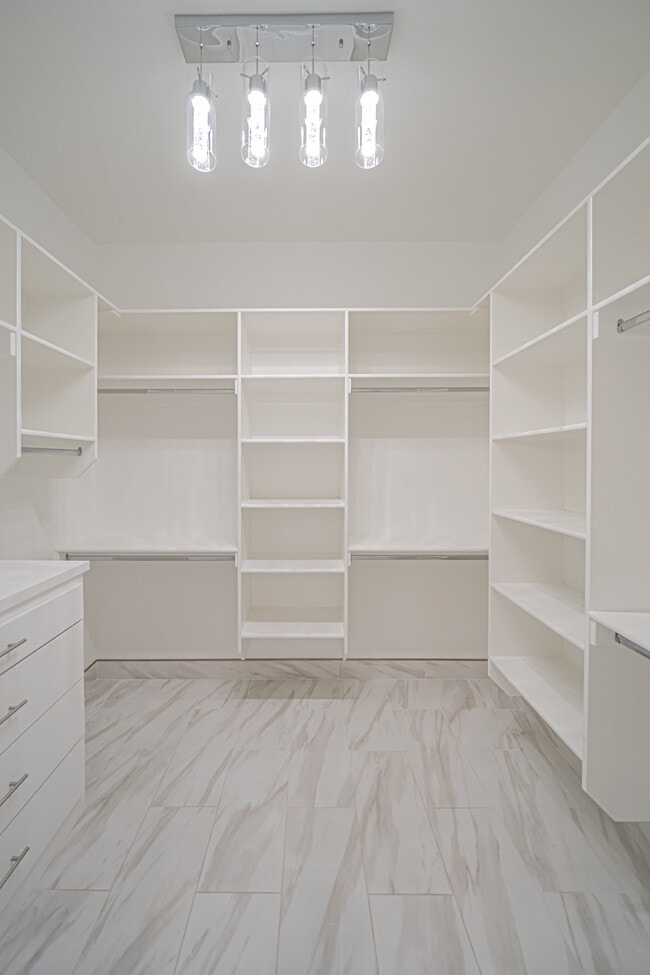 Building Photo - 949 Greenwillow Ln