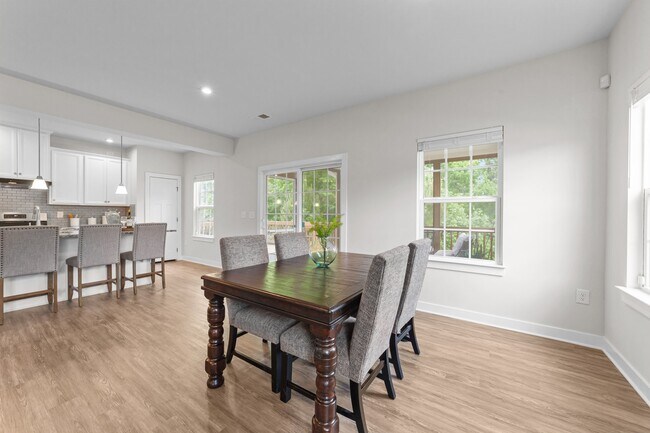 Building Photo - 3700 Horton Hill Dr