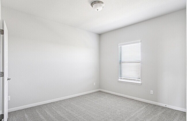 Building Photo - "Charming 3-Bedroom Duplex in San Antonio with Granite Elegance!"