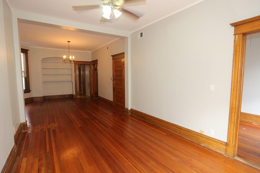 Building Photo - 1326 N Claremont Ave