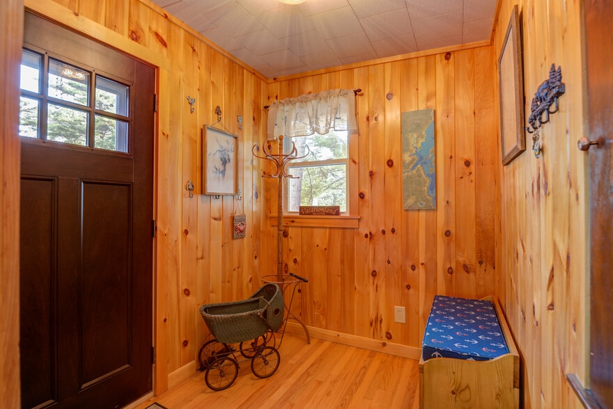 FOYER - 1522 Richville Rd