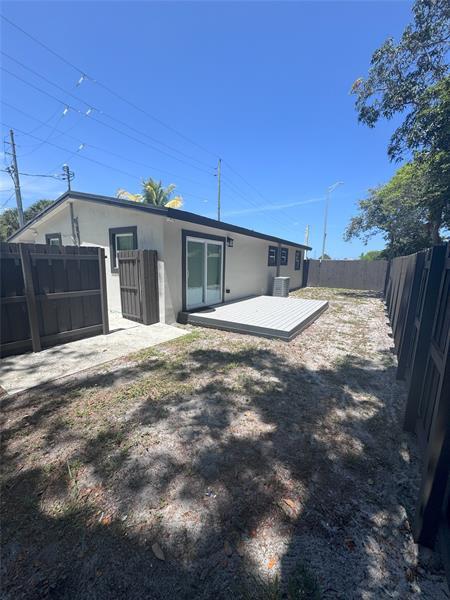 Building Photo - 10 SW 5th Ct