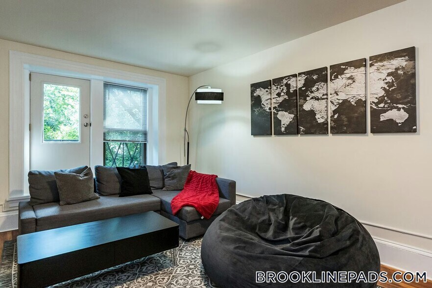 Building Photo - 1463 Beacon St