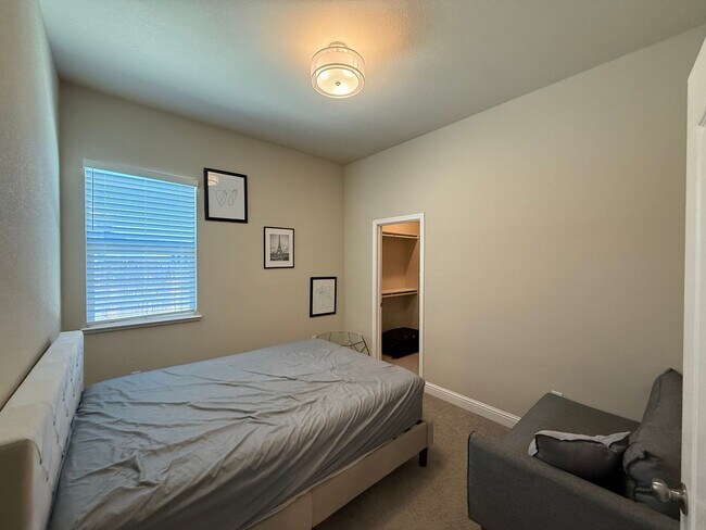 Building Photo - Upgraded single story home in Manteca!