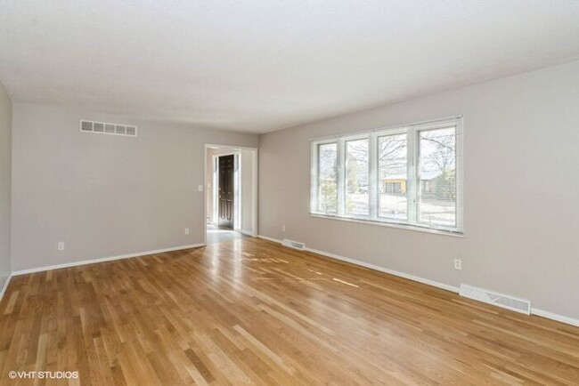 Building Photo - $3,000 | 5 Bedroom, 2.5 Bathroom House | N...