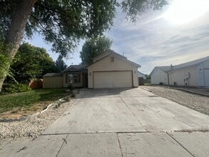 Building Photo - Spacious 3 Bedroom 2 Bath House for Rent in Nampa!