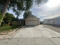 Building Photo - Spacious 3 Bedroom 2 Bath House for Rent in Nampa!