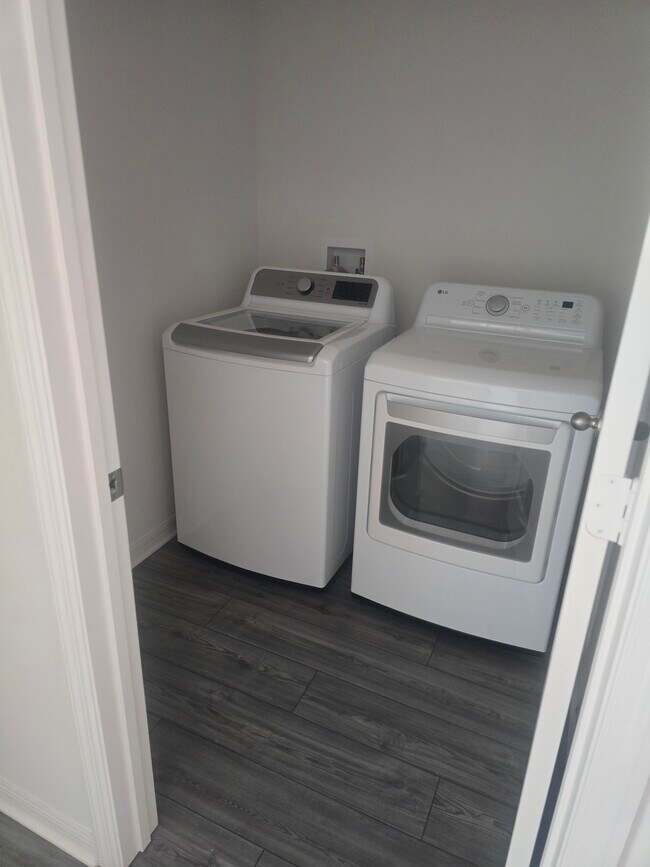 Building Photo - 1506 Merriment Way