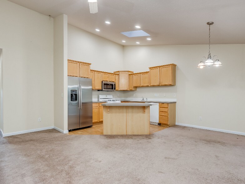 Building Photo - 503 NW Cypress St