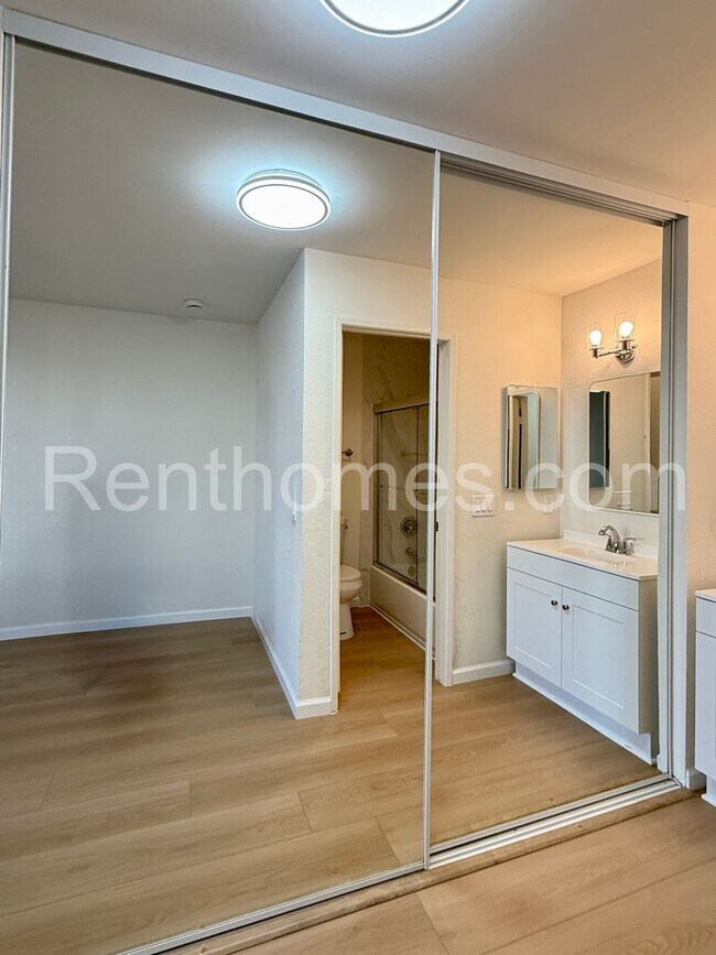 Building Photo - 8480 New Salem St